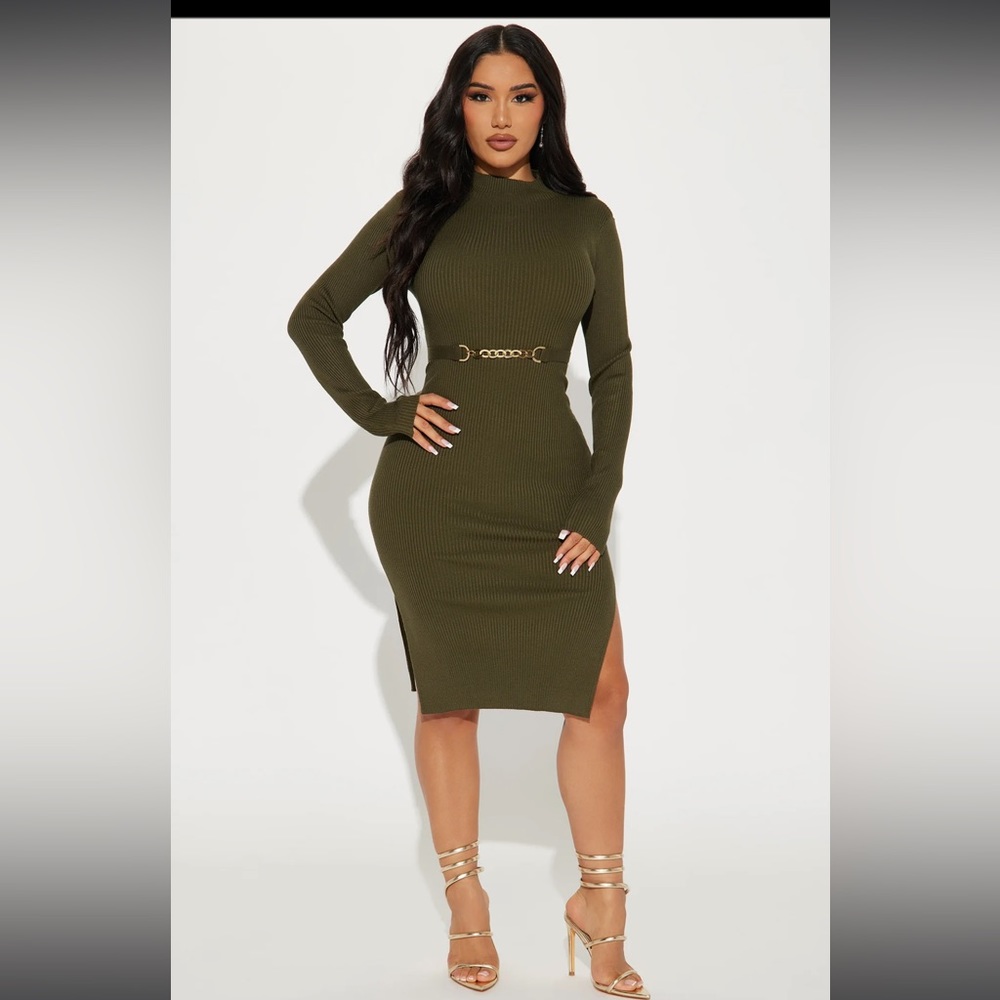 Not USED this is NEW I brought this as an option but then already found a dress!